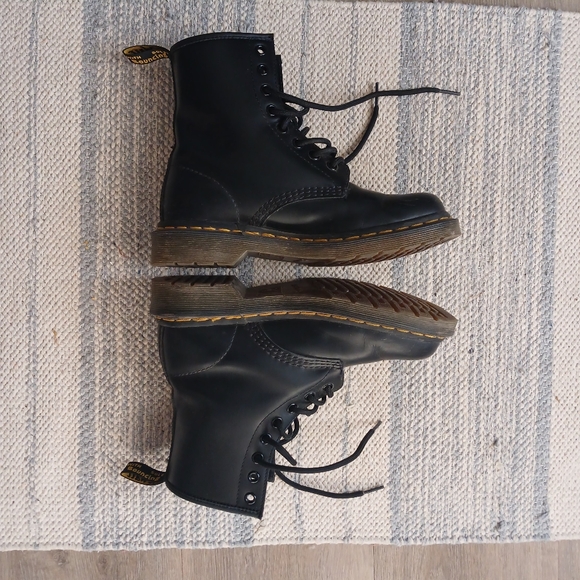 Dr MARTENS + skirt ! - Picture 6 of 12